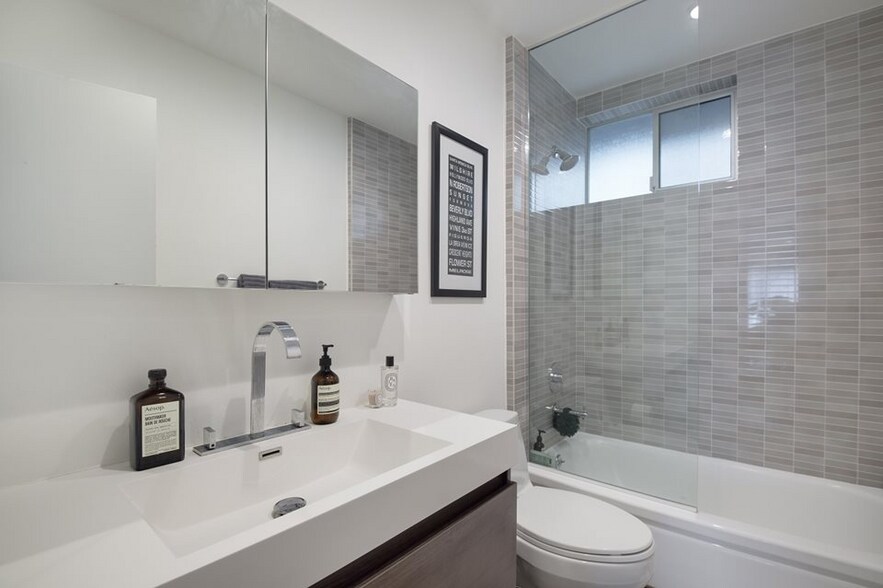 More Photos Of 1115 Hacienda Pl, West Hollywood Apartments For Sale