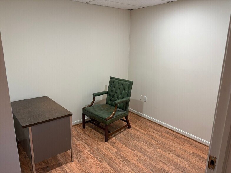 More Photos Of 6116 Rolling Rd, Springfield Medical For Sale