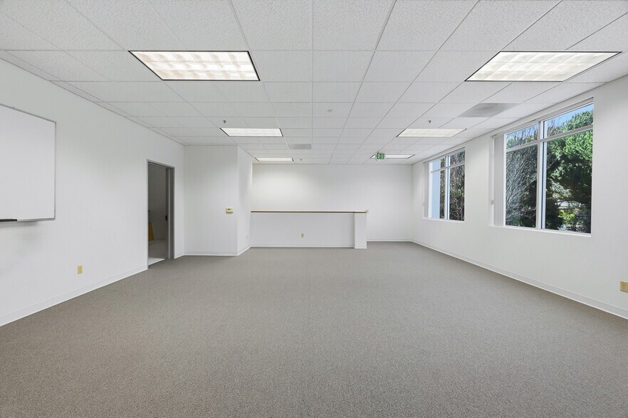 More Photos Of 2130-2162 Ringwood Ave, San Jose Showroom For Sale