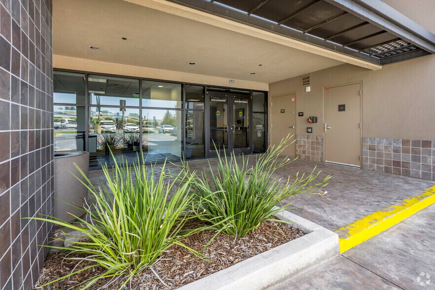 More Photos Of 406 Sunrise Ave, Roseville Medical For Lease