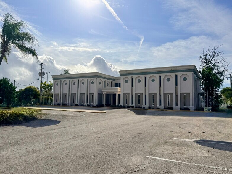 More Photos Of 65 E Nasa Blvd, Melbourne Office For Lease