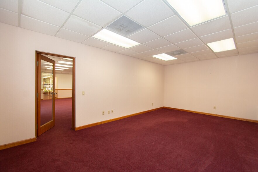 More Photos Of 300 E New Haven Ave, Melbourne Office For Sale