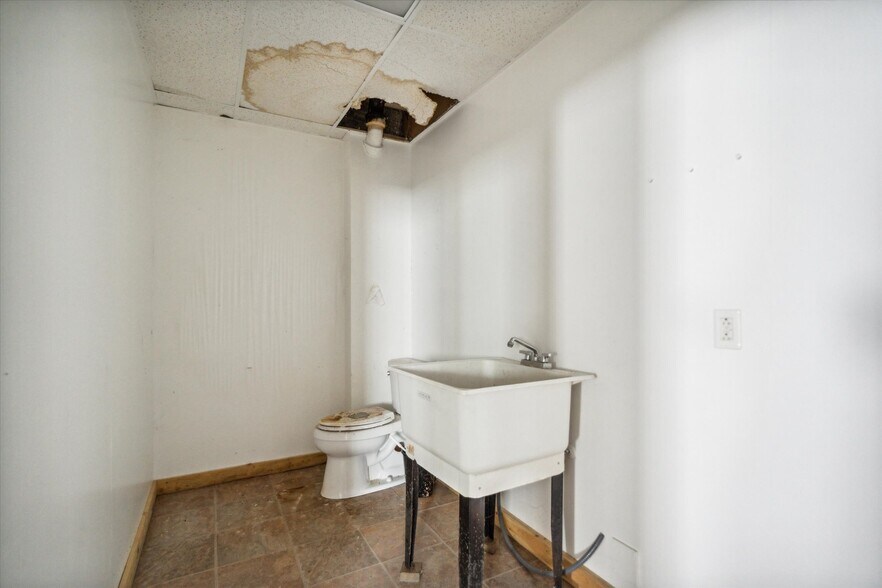 More Photos Of 16811 Stephens, Eastpointe Industrial For Sale