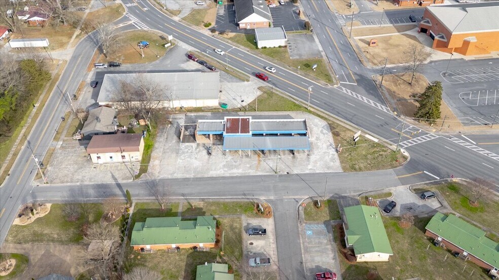 More Photos Of 102 S Fair St, Calhoun Carwash For Sale