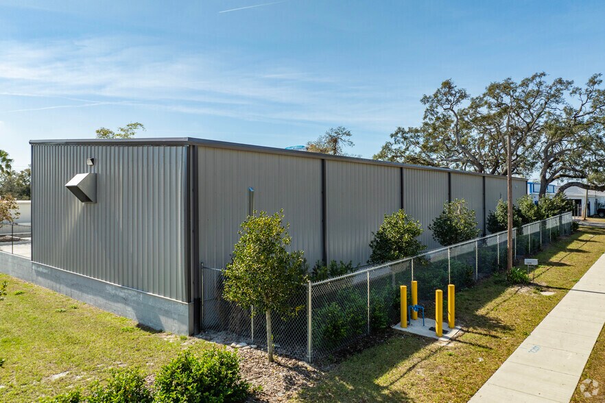 More Photos Of 9203 N 19th St, Tampa Light Distribution For Lease