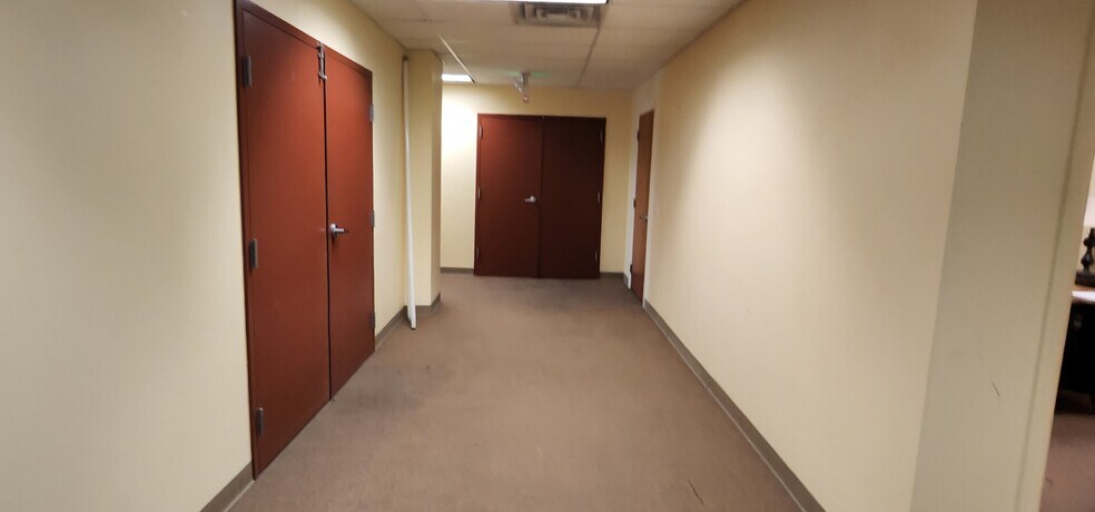 More Photos Of 5750 Baum Blvd, Pittsburgh Loft Creative Space For Lease