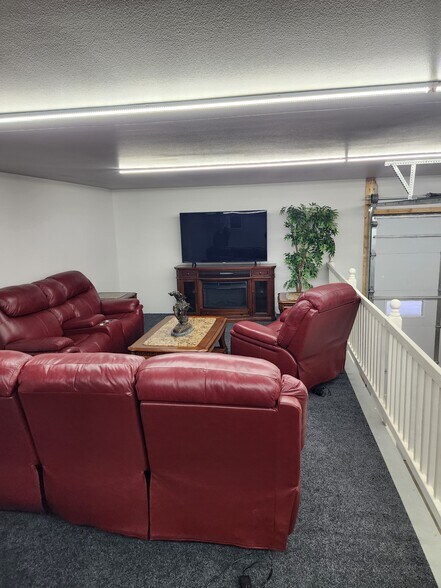 More Photos Of 1409 Lockheed Dr, Bismarck Warehouse For Sale