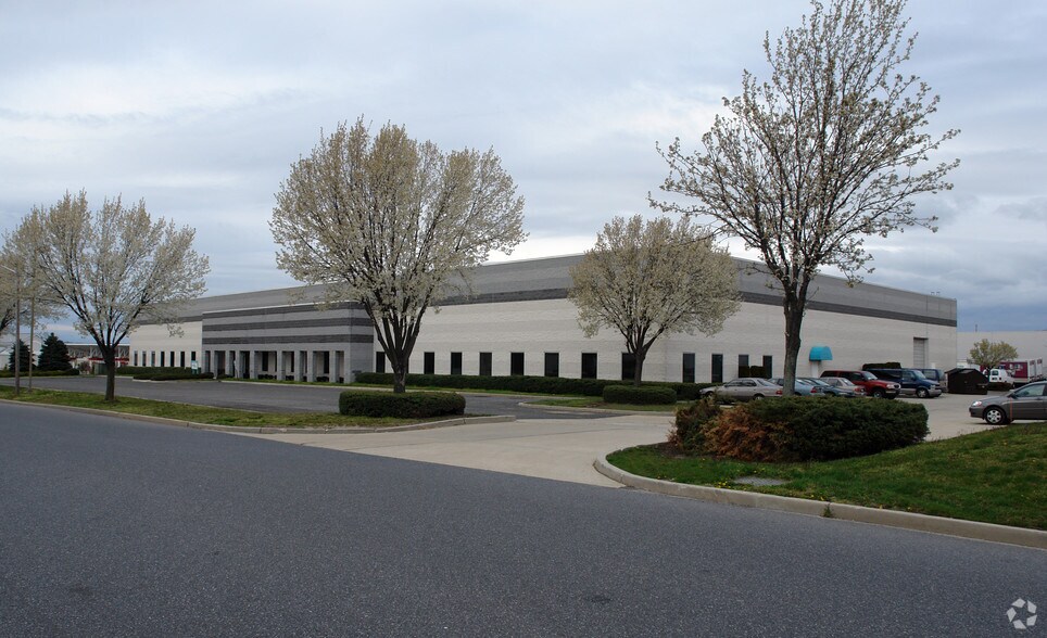 More Photos Of 130 Twinbridge Dr, Pennsauken Warehouse For Lease