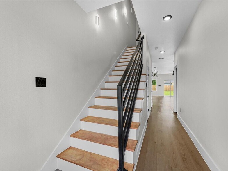 More Photos Of 1030 Reverend B J Lewis dr, Houston Apartments For Sale