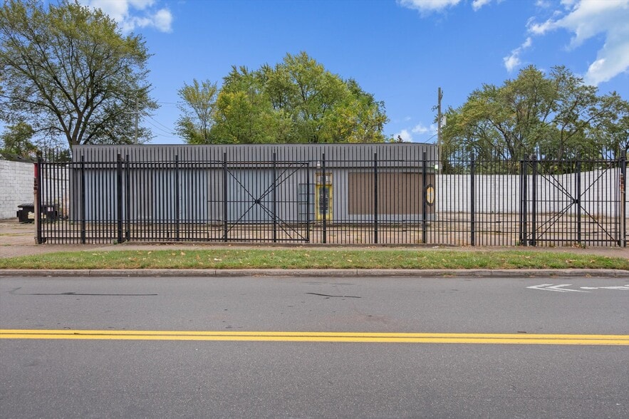 More Photos Of 1750 E State Fair, Highland Park Auto Repair For Sale