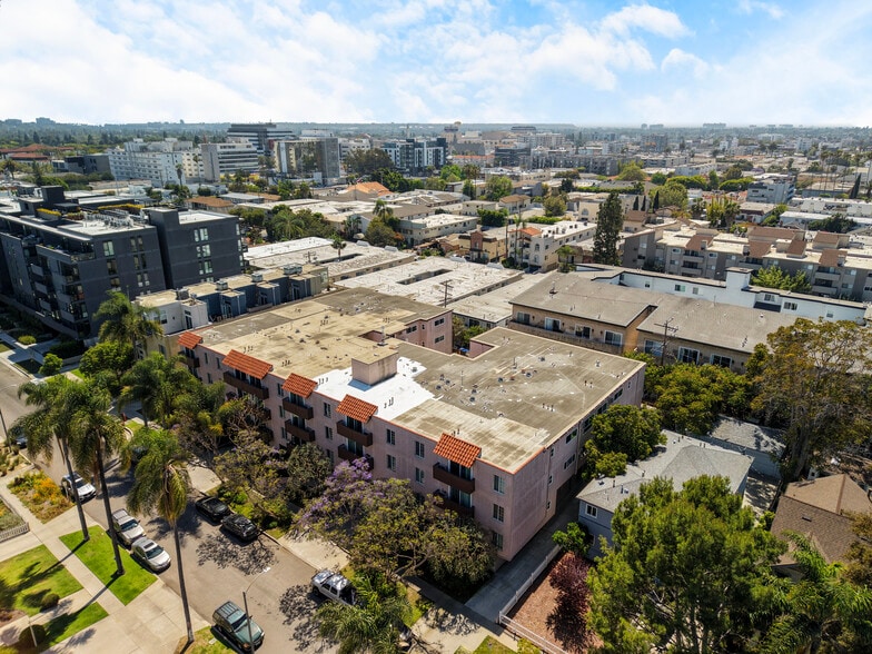 More Photos Of 3717 Cardiff Ave, Los Angeles Apartments For Sale