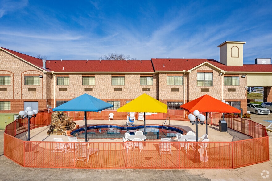 More Photos Of 1439 N Highway 67, Cedar Hill Hotel For Sale