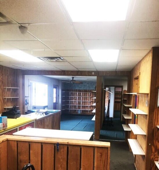 More Photos Of 1614 W Cameron Ave, Rockdale Freestanding For Sale