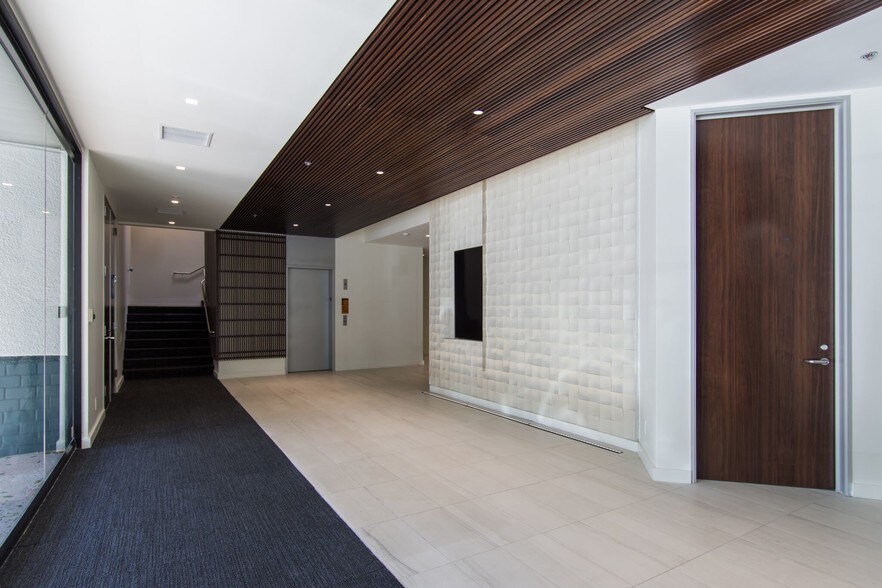 More Photos Of 31365 Oak Crest Dr, Westlake Village Office For Lease