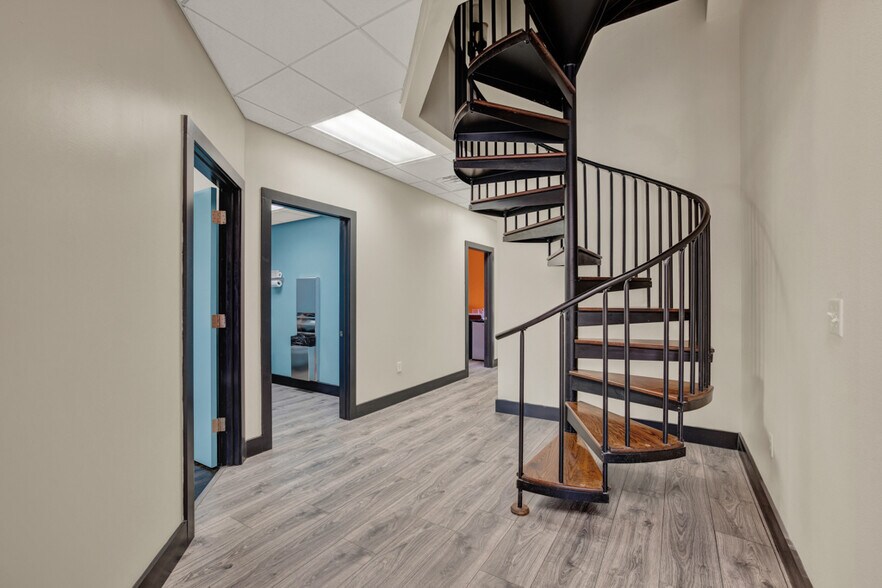 More Photos Of 30665 N Us Hwy 281, Bulverde Office For Sale