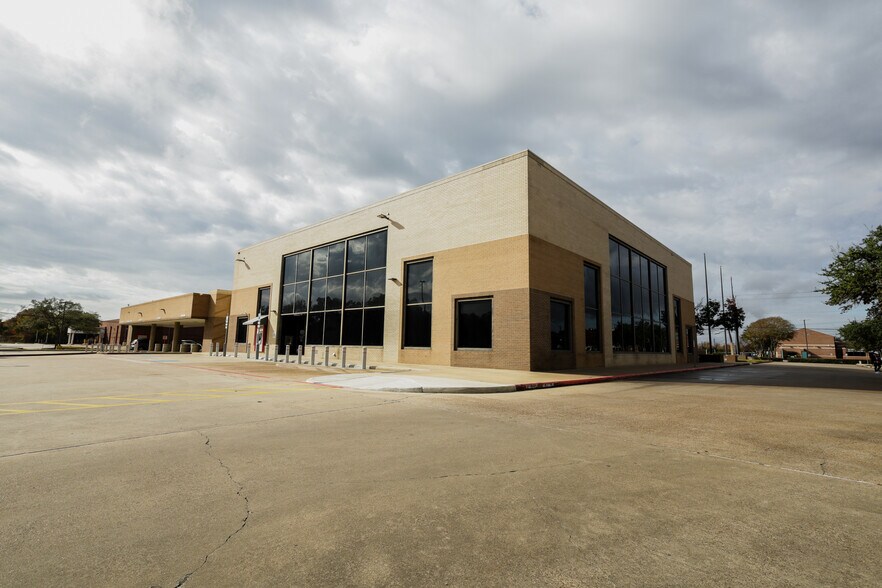 More Photos Of 4000 Garth Rd, Baytown Medical For Sale