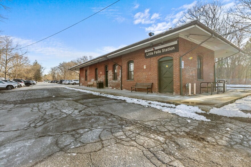 More Photos Of 89 Main St, Little Falls Bank For Lease