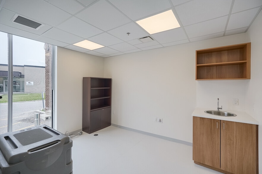 More Photos Of 60-74 Gervais Dr, Toronto Warehouse For Lease