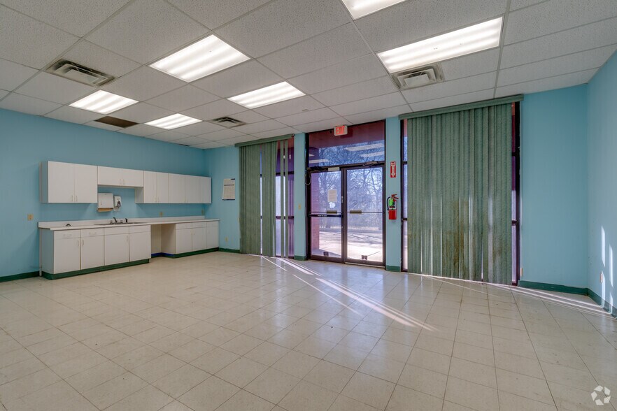 More Photos Of 1801 SW 11th St, Lawton Office For Sale