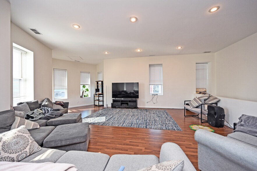 More Photos Of 640 Russell St, Covington Storefront Retail Office For Sale