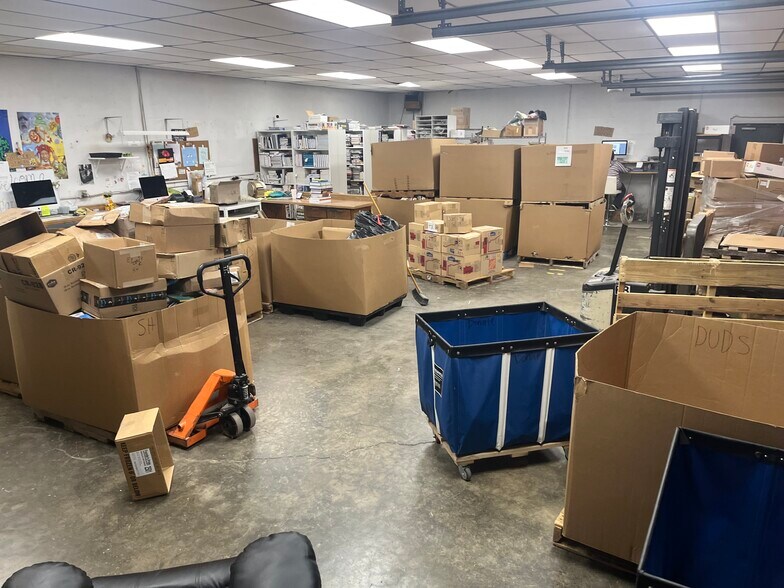 More Photos Of 17003 E US Highway 24, Independence General Retail For Sale