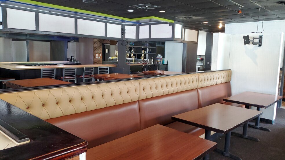 More Photos Of 851 S Garfield, Traverse City General Retail For Sale