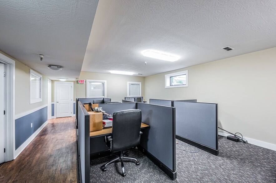 More Photos Of 1502 Westen St, Bowling Green Office For Sale