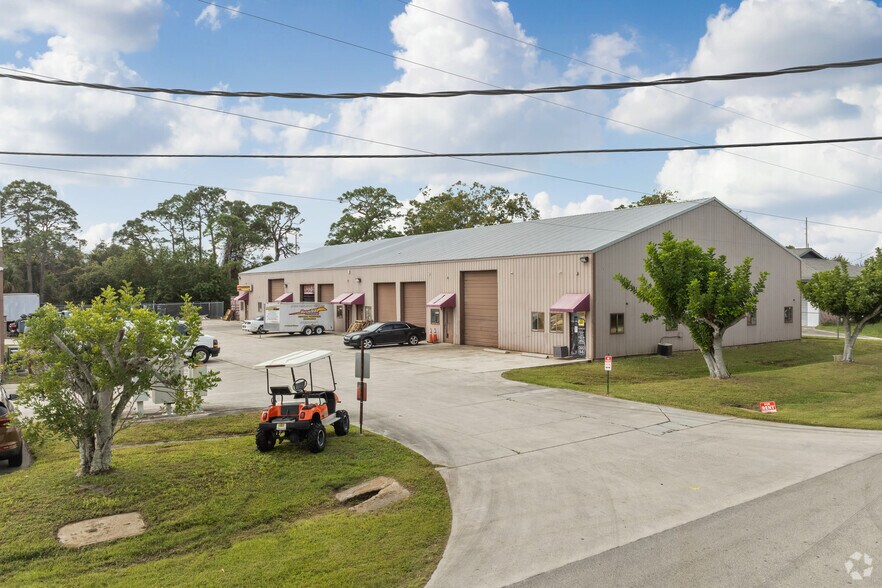 More Photos Of 1566 SE South Niemeyer Cir, Port Saint Lucie Warehouse For Sale