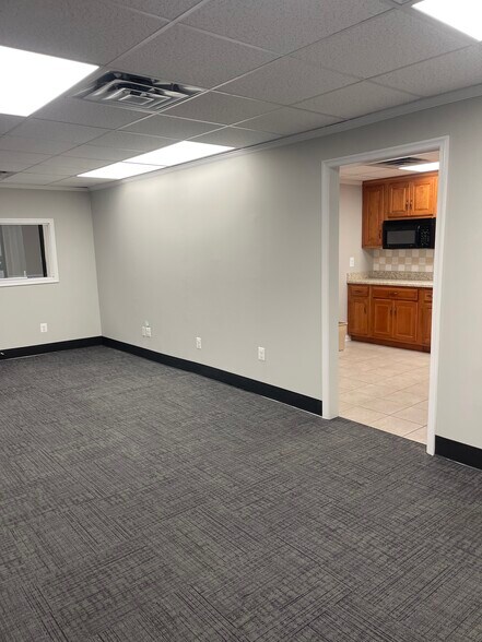 More Photos Of 13018 Pennsylvania Ave, Hagerstown General Retail For Lease