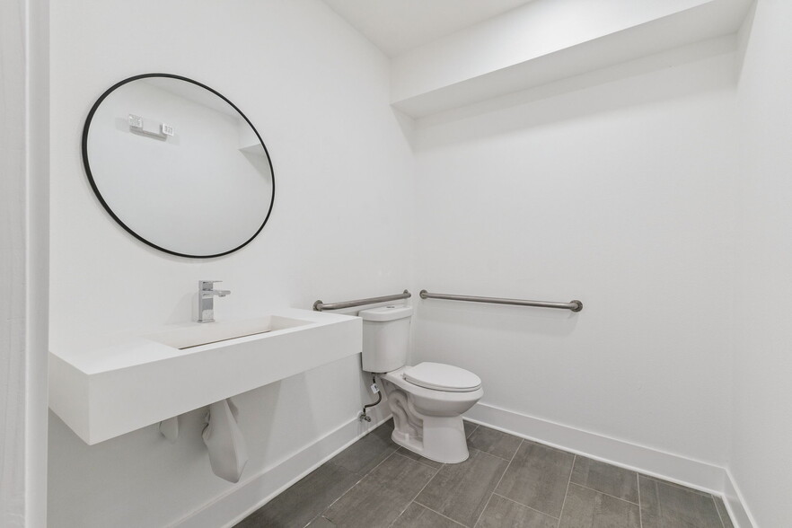 More Photos Of 557 W Plant St, Winter Garden Office For Sale