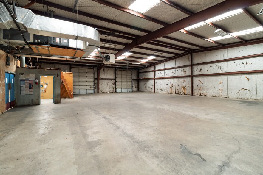 More Photos Of 2616 S College Ave, Bryan Distribution For Lease