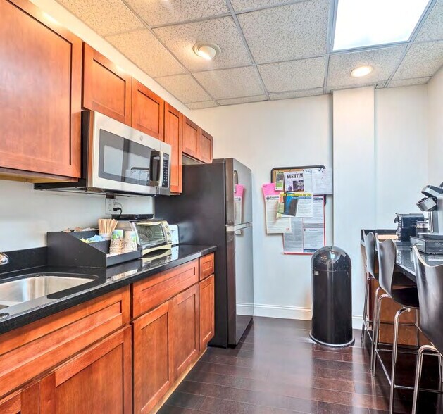 More Photos Of 4627 Ponce de Leon Blvd, Coral Gables Office For Lease