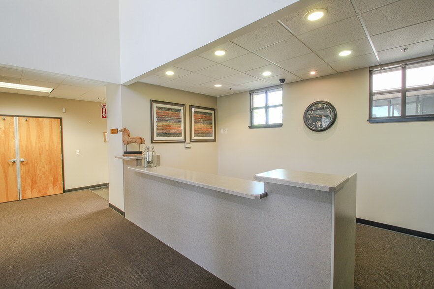 More Photos Of 7555 Falcon Crest Dr, Redmond Office Residential For Lease