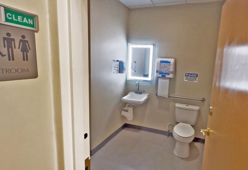 More Photos Of 340 Maple St, Marlborough Medical For Lease