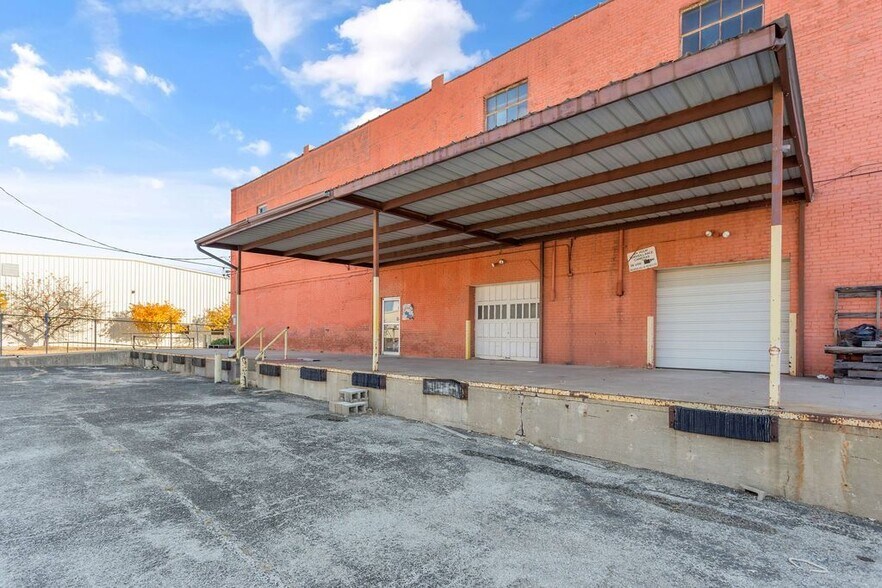 More Photos Of 706 SW 3rd St, Oklahoma City Warehouse For Sale