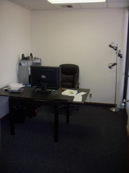 More Photos Of 7804 E Funston St, Wichita Office For Lease