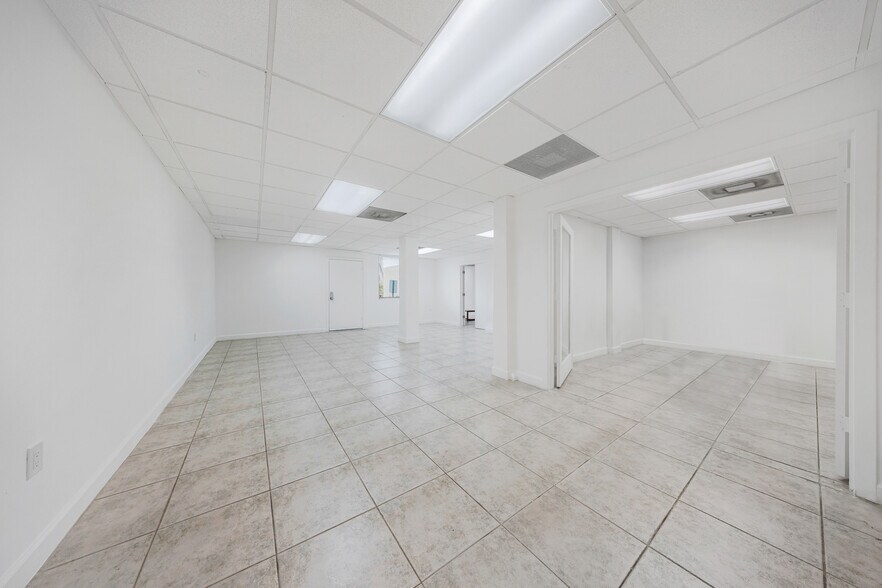 More Photos Of 7452-7466 SW 48th St, Miami Warehouse For Sale