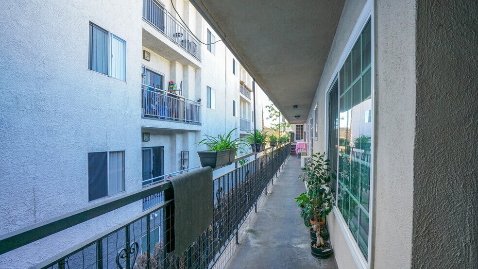 More Photos Of 1814 Grismer Ave, Burbank Apartments For Sale