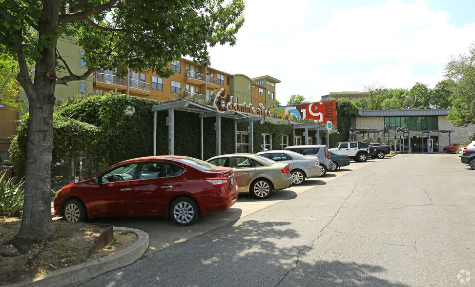 More Photos Of 515 S Congress Ave, Austin Freestanding For Lease