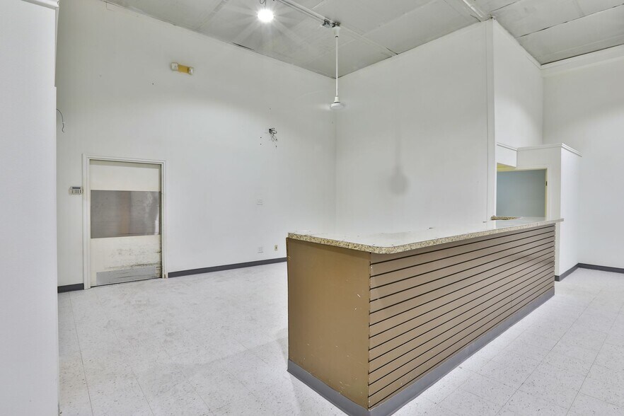 More Photos Of 4727-4751 Center Park Blvd, San Antonio Manufacturing For Lease