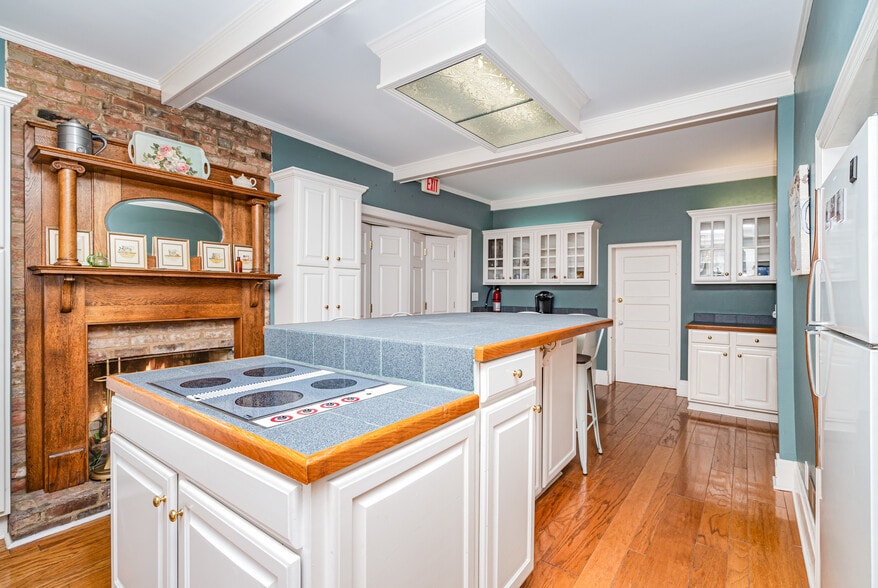 More Photos Of 137 3rd Ave N, Franklin Office For Lease