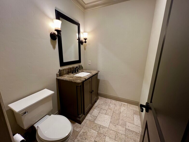 More Photos Of 11818 Warfield St, San Antonio Service For Lease