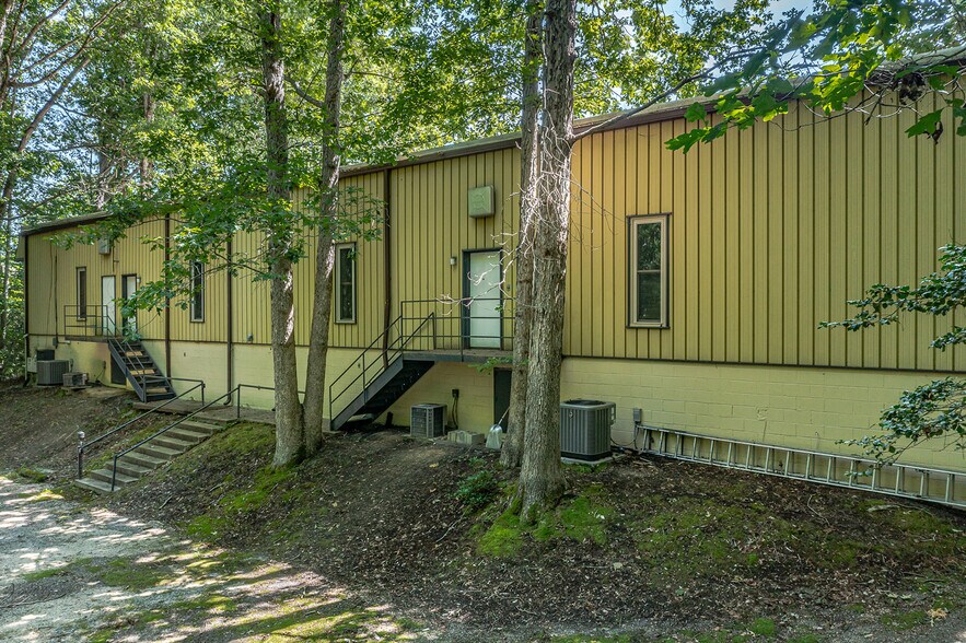 More Photos Of 279 N Main St, Kilmarnock General Retail For Sale