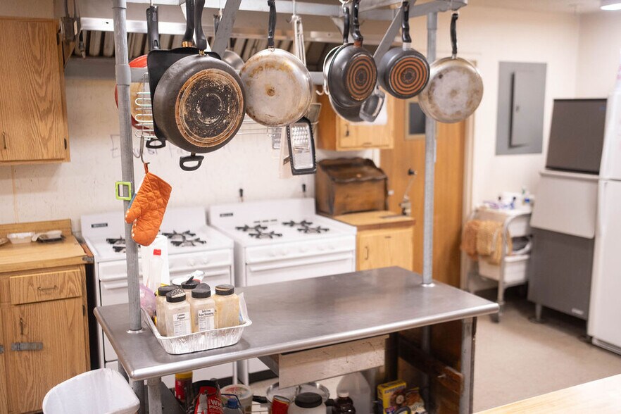 More Photos Of 402 Mae Orr St, Enfield Hotel For Sale