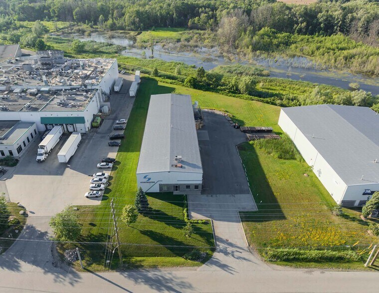 More Photos Of 665 Boxwood Dr, Cambridge Warehouse For Sale