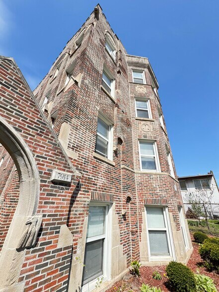 More Photos Of 7914 S Dobson Ave, Chicago Apartments For Sale