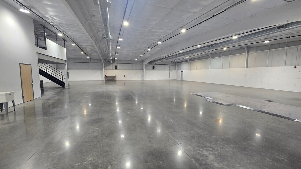 More Photos Of 197 Thunder Rd, Mooresville Light Distribution For Lease