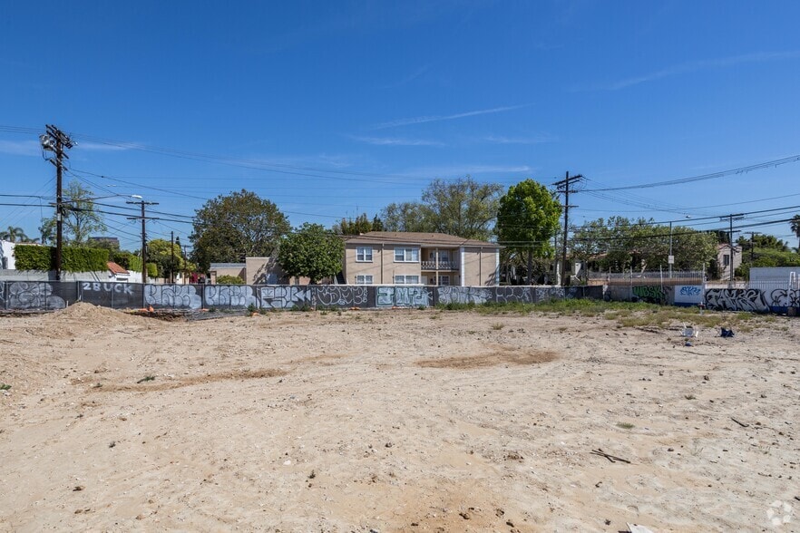 More Photos Of 6055 W Pico Blvd, Los Angeles Apartments For Lease