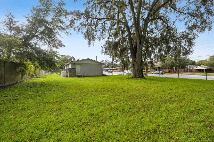 More Photos Of 2762 Dunn Ave, Jacksonville Office For Sale