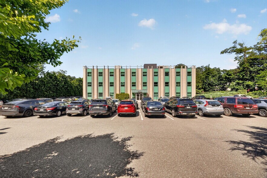 More Photos Of 755 New York Ave, Huntington Medical For Lease